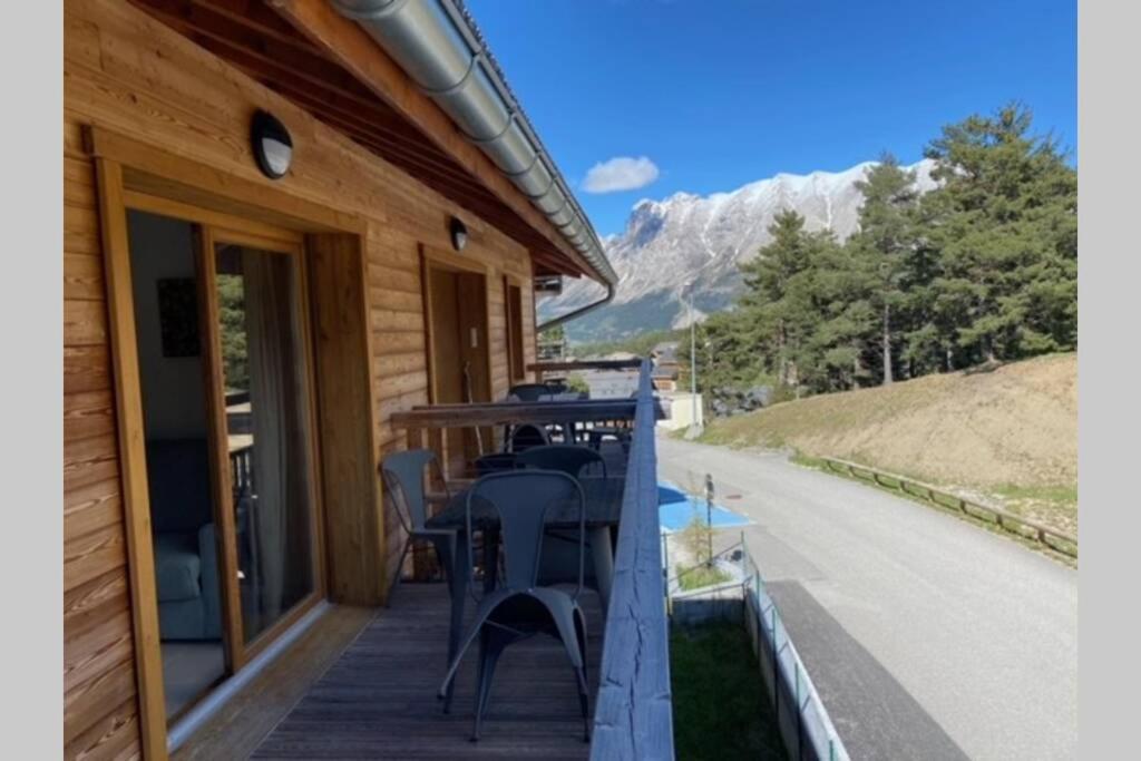Appartement de charme dans résidence avec piscine La Joue du Loup Saint-Étienne-en-Dévoluy Exterior foto