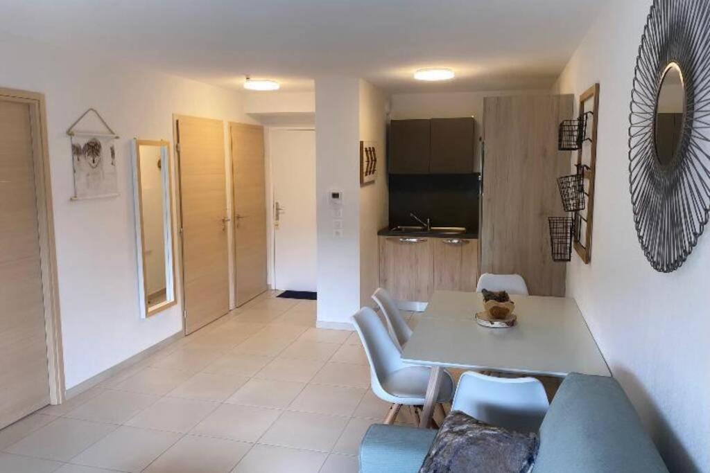 Appartement de charme dans résidence avec piscine La Joue du Loup Saint-Étienne-en-Dévoluy Exterior foto